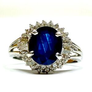Elegant Blue and platinum Women's Ring worn pre loved condition